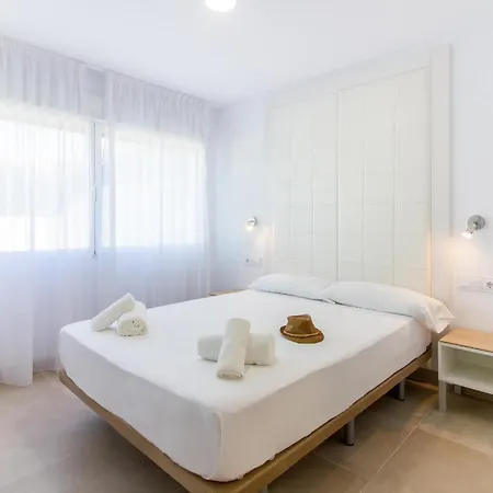 3 Bedroom Beautiful In Lägenhet Denia
