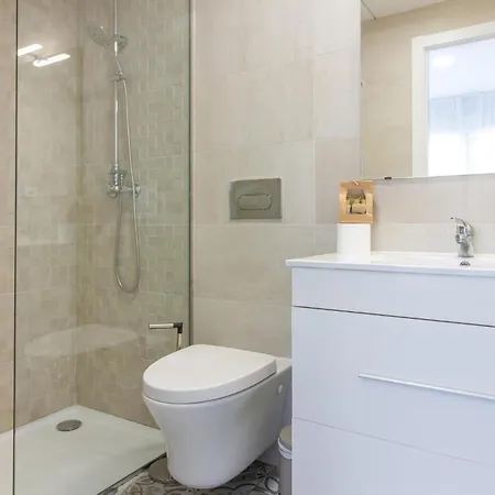 3 Bedroom Beautiful In Lägenhet Denia