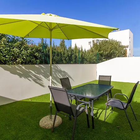 3 Bedroom Beautiful In Lägenhet Denia