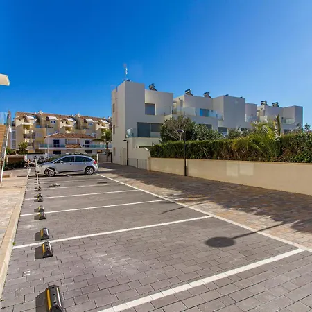 Апартаменты 3 Bedroom Beautiful In *